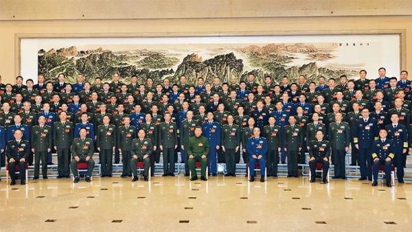 2021年11月26日至28日，中央军委人才工作会议在北京召开。中共中央总书记、国家主席、中央军委主席习近平26日亲切接见全体会议代表。 新华社记者 李刚/摄